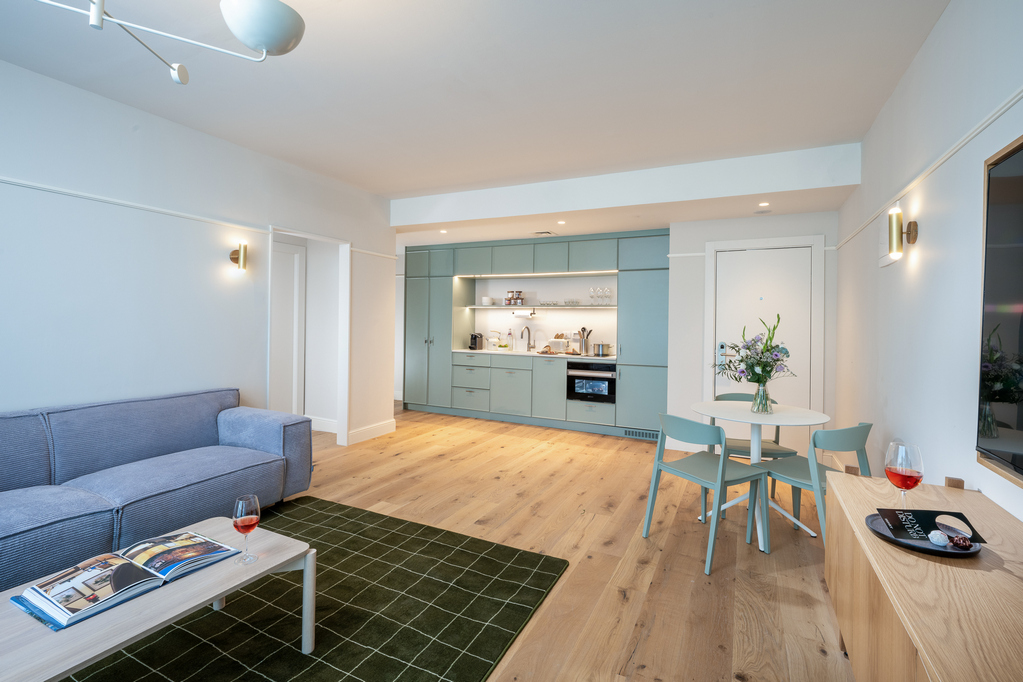 Fully equipped modern kitchen at master Mazeh Tel Aviv, featuring a stylish dining table and high-end appliances for a comfortable stay.