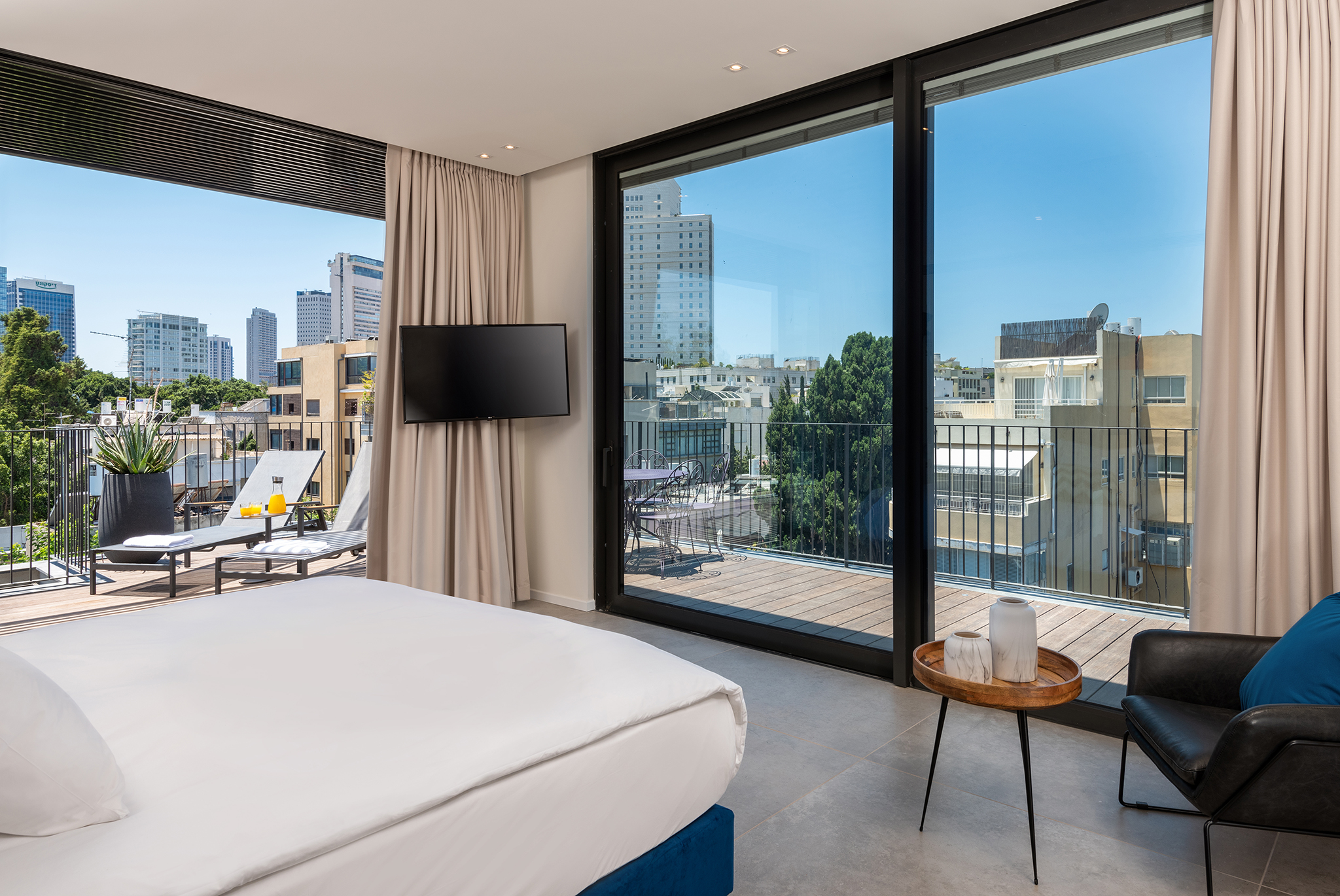 Four Bedroom Penthouse with Big Terrace - Bedroom with Balcony