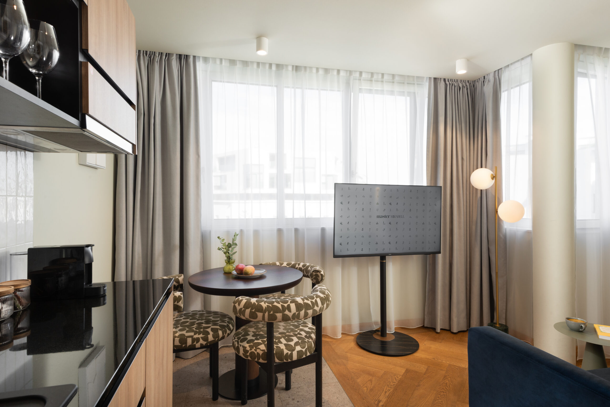 Dining table - Deluxe One Bedroom with Single Sofabed