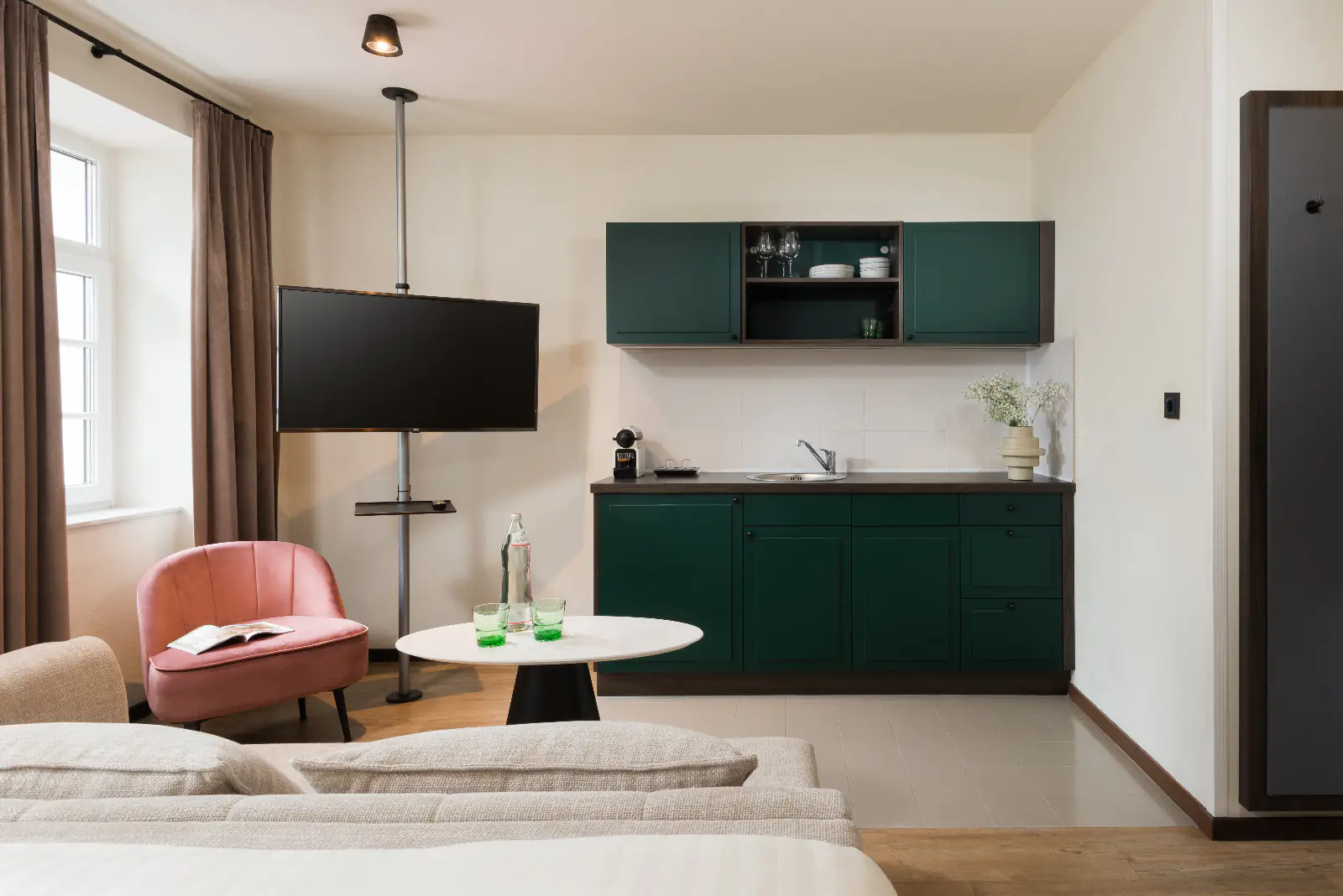 Sleek and practical kitchen in the deluxe studio at master Mirabell.